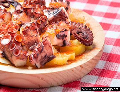 pulpo a feira o pulpo gallego en Mesón Gallego
